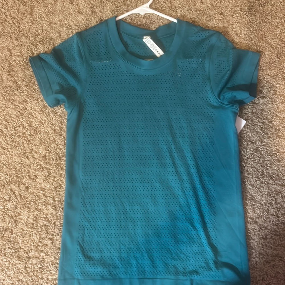 Size four lululemon top